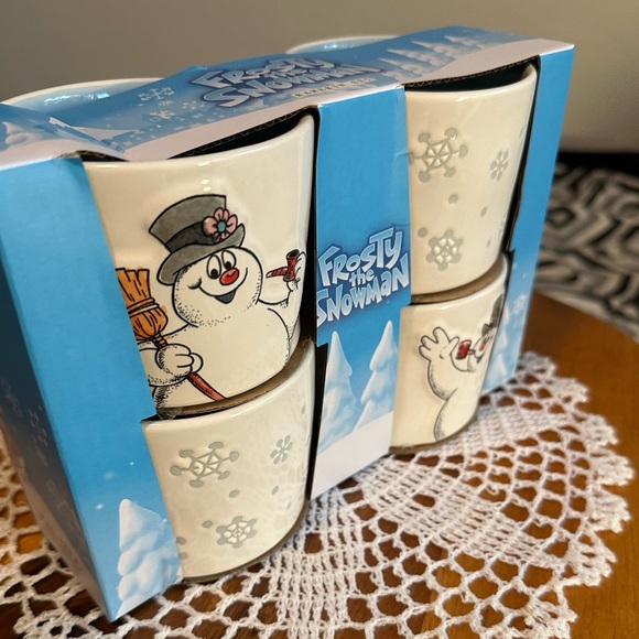Ceramic “FROSTY THE SNOWMAN” ramekin set - Picture 5 of 9